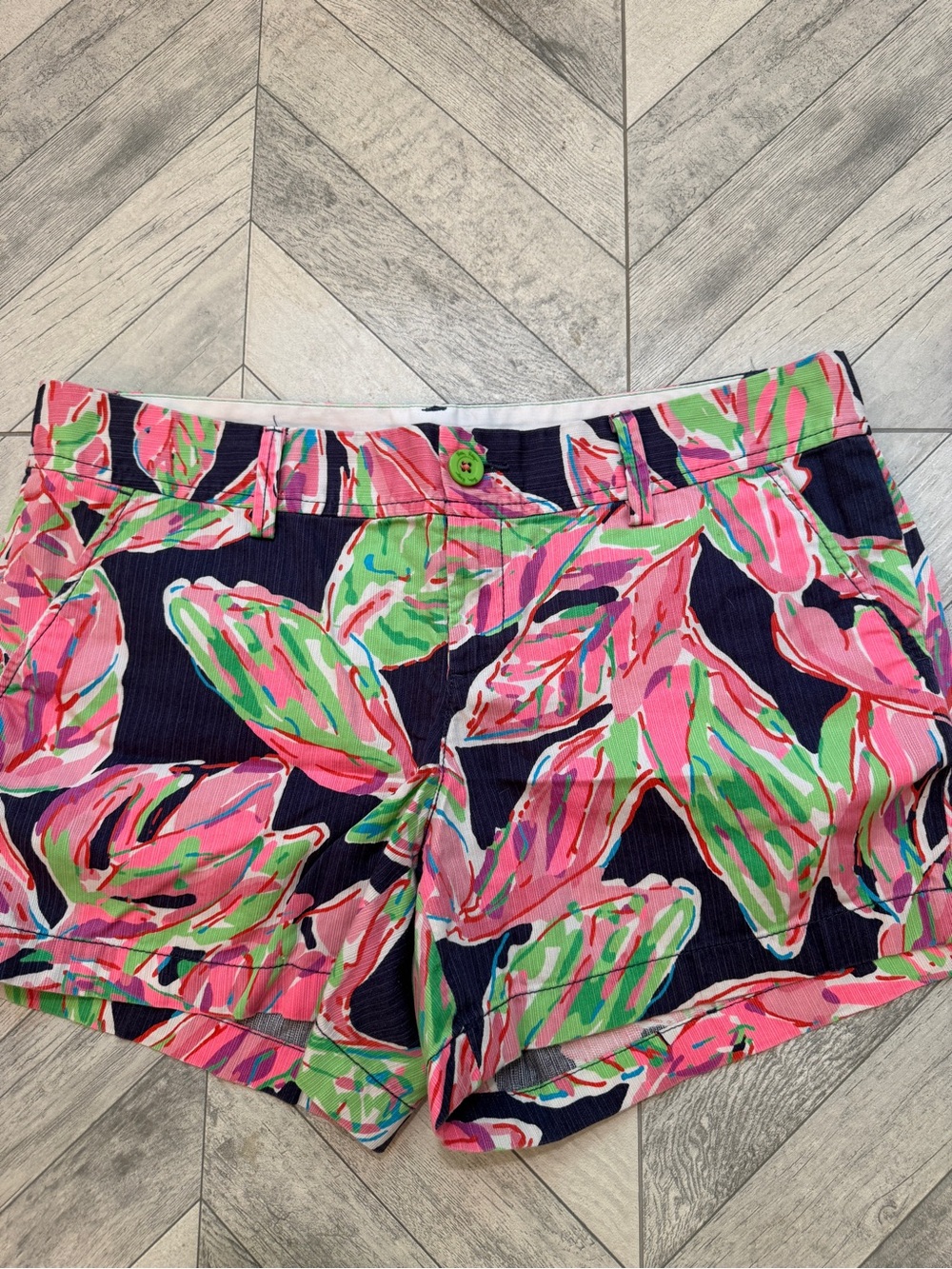 Lilly Pulitzer Pink, Navy & Green Tropical Print Callahan Shorts “In the Vias” - Picture 2 of 7